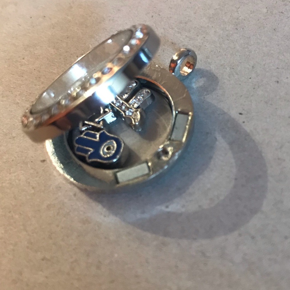 Magnet Locket Pendant - Picture 2 of 3